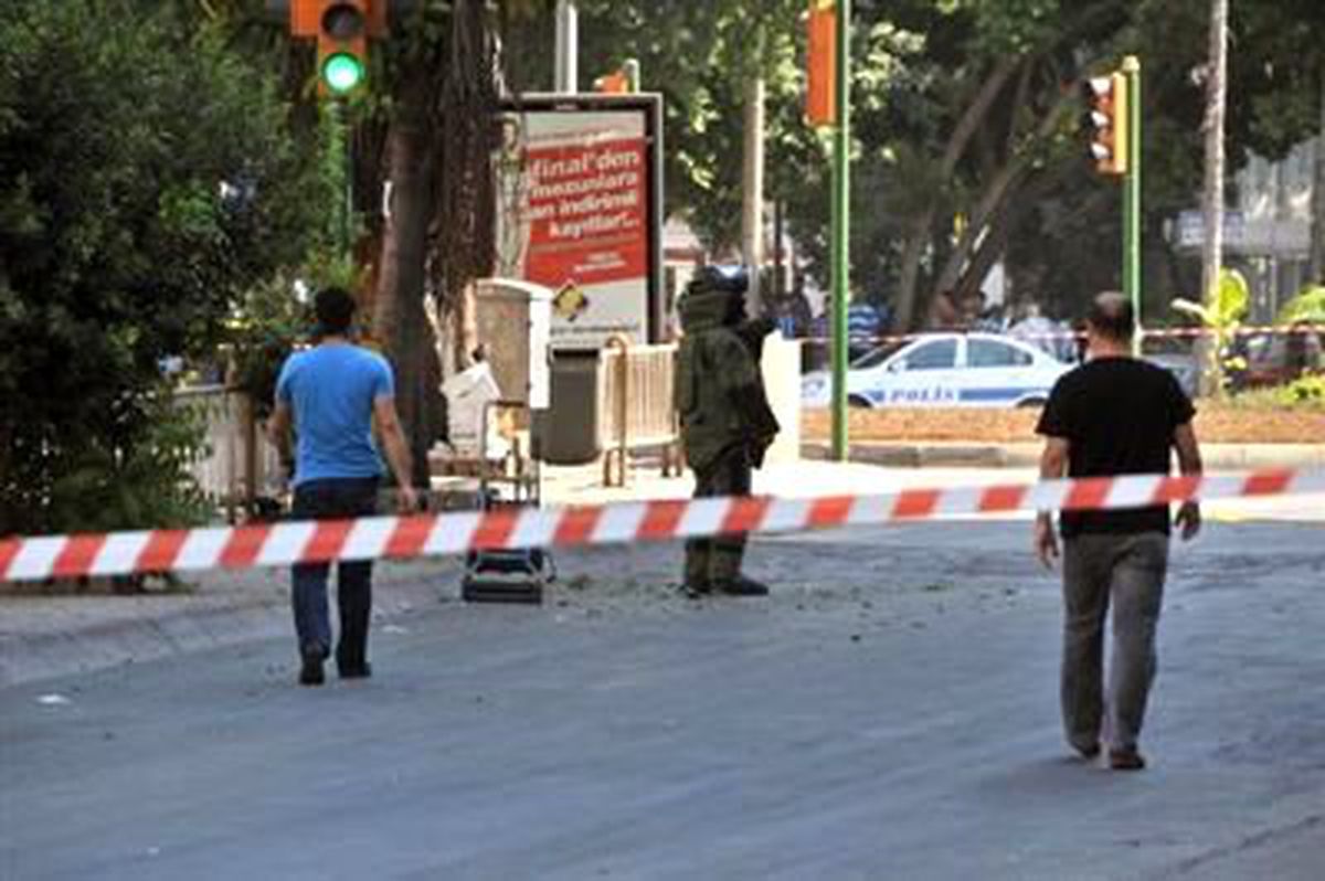 Şüpheli Paketten Kıyafet Çıktı