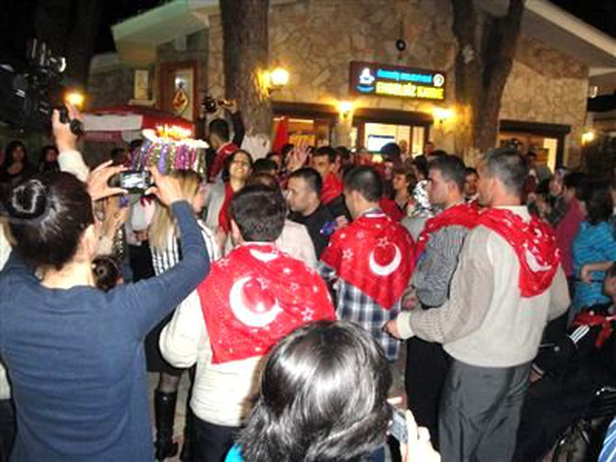Torbalı\'da Asker Konvoylarında Korna Çalınması Rahatsızlık Yarattı