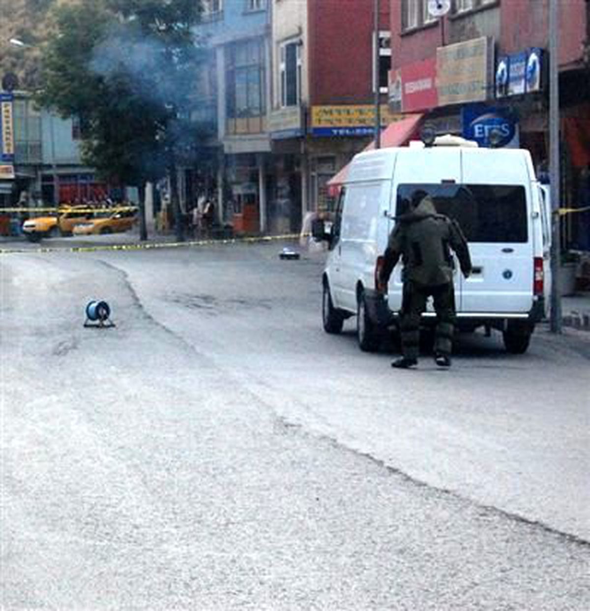 Valizden Giyecek Çıktı