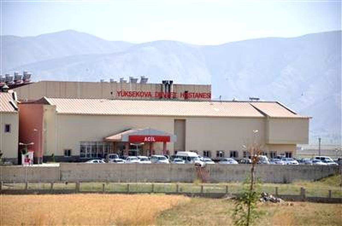 Yüksekova\'da Hasta Yakınlarının Asansör Tepkisi
