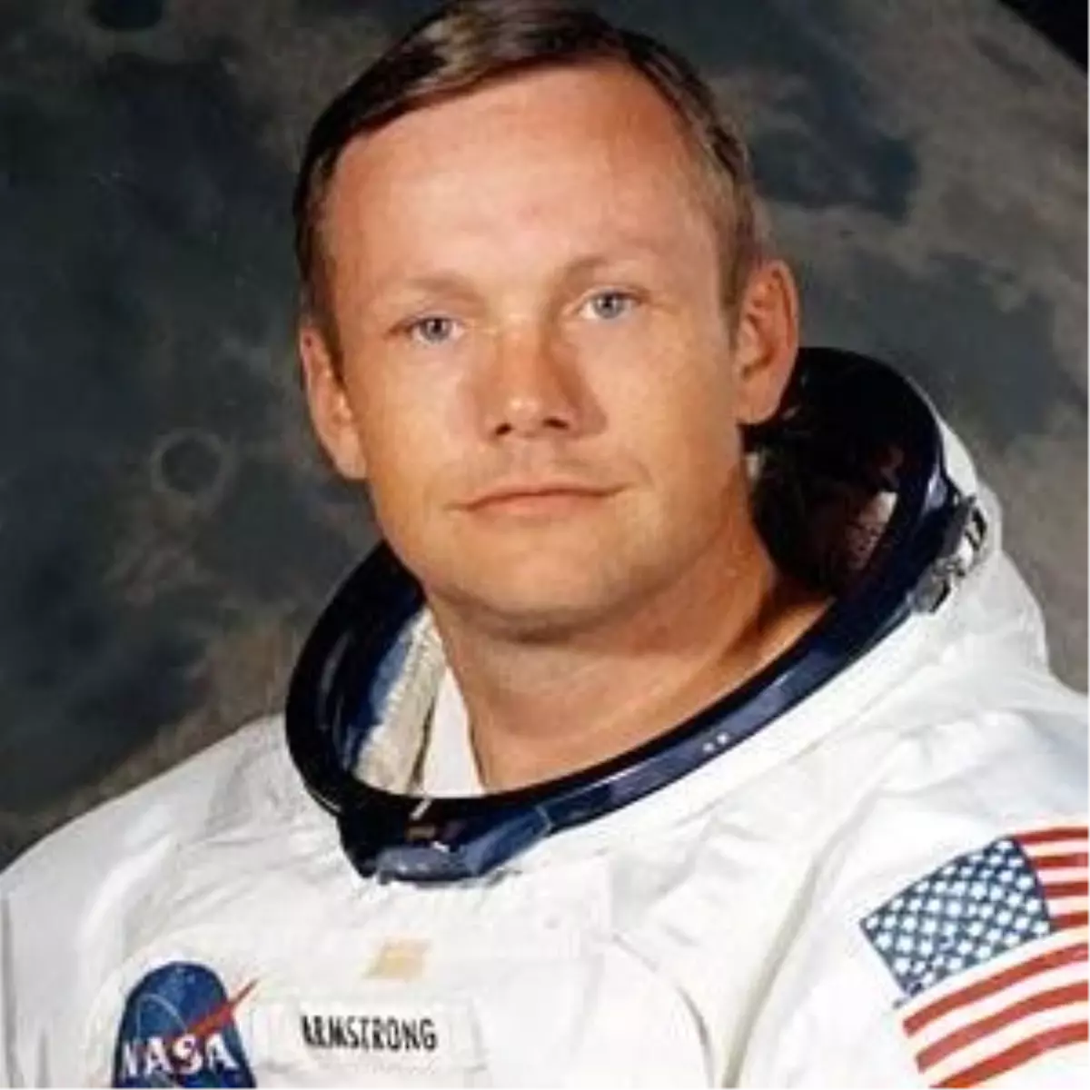 Ay\'a İlk Ayak Basan Astronot Neil Armstrong, Öldü