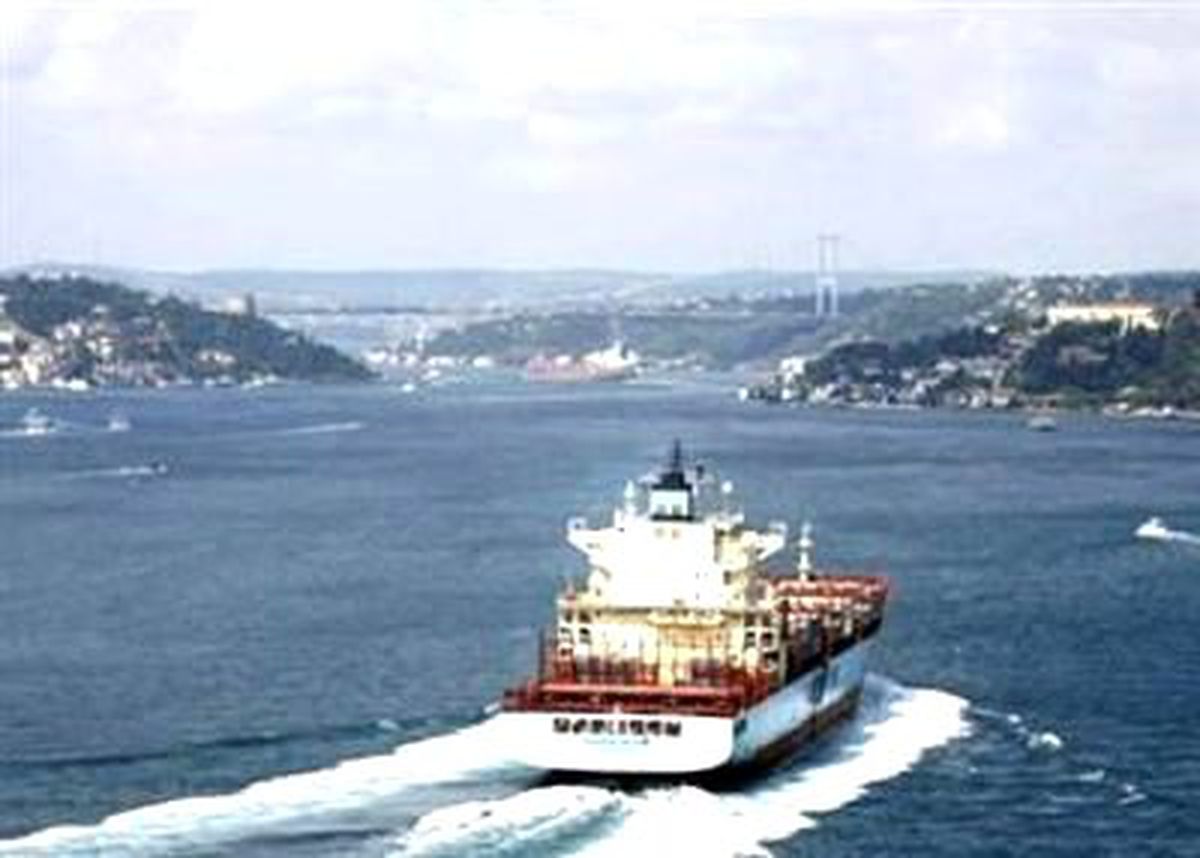 Boğaz\'dan Gemi Geçişine Boru Hattı Darbesi