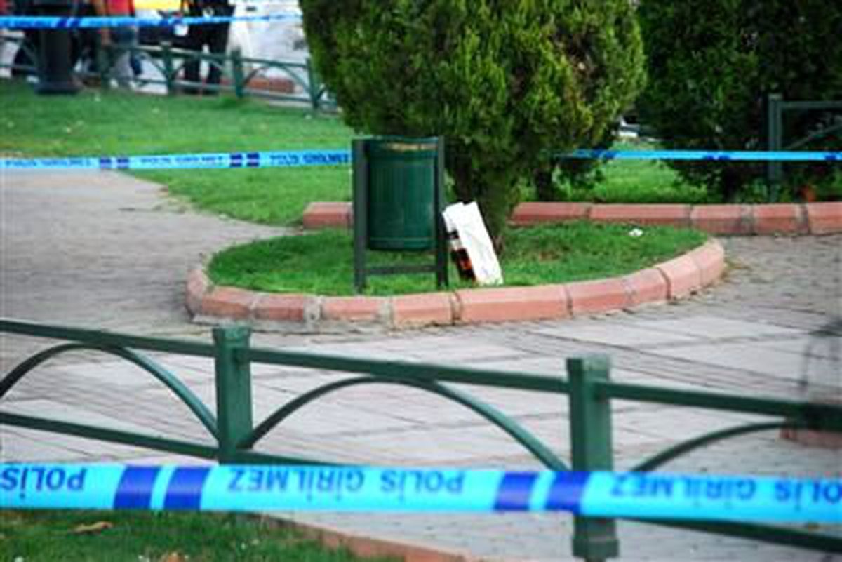 Bomba İhbarına Aldırmayıp Oyun Oynamaya Devam Ettiler