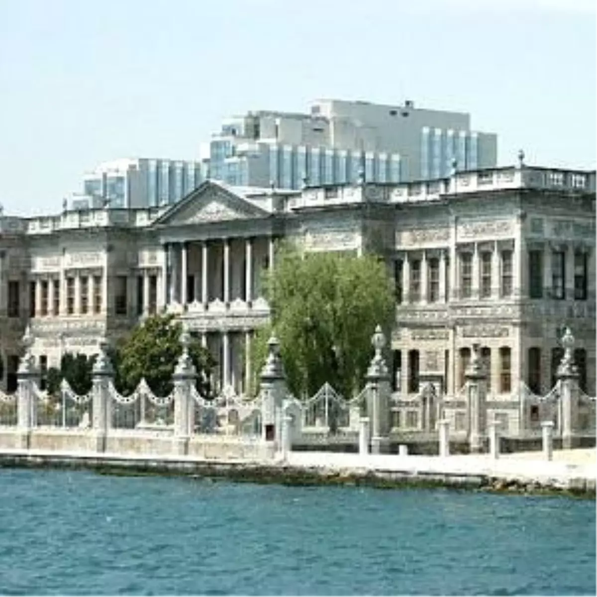 "Dolmabahçe Her An Havaya Uçabilir"