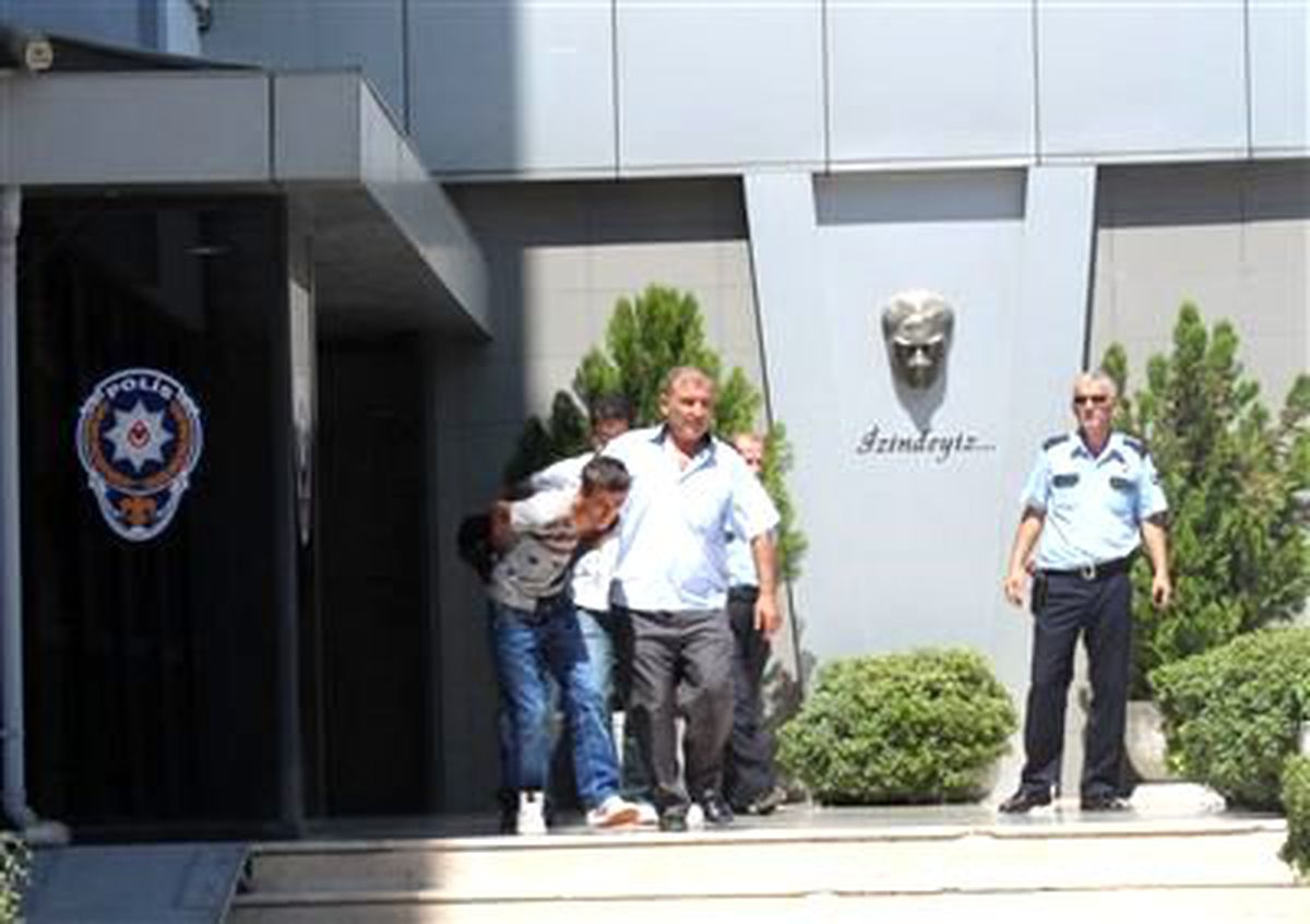 Evin Kilitlerini Kıran Hırsızlar Yakalandı