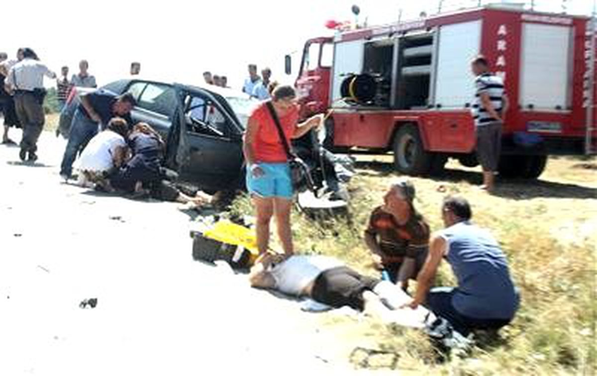 Keşan\'da Zincirleme Kaza: 2 Ölü, 9 Yaralı (2)