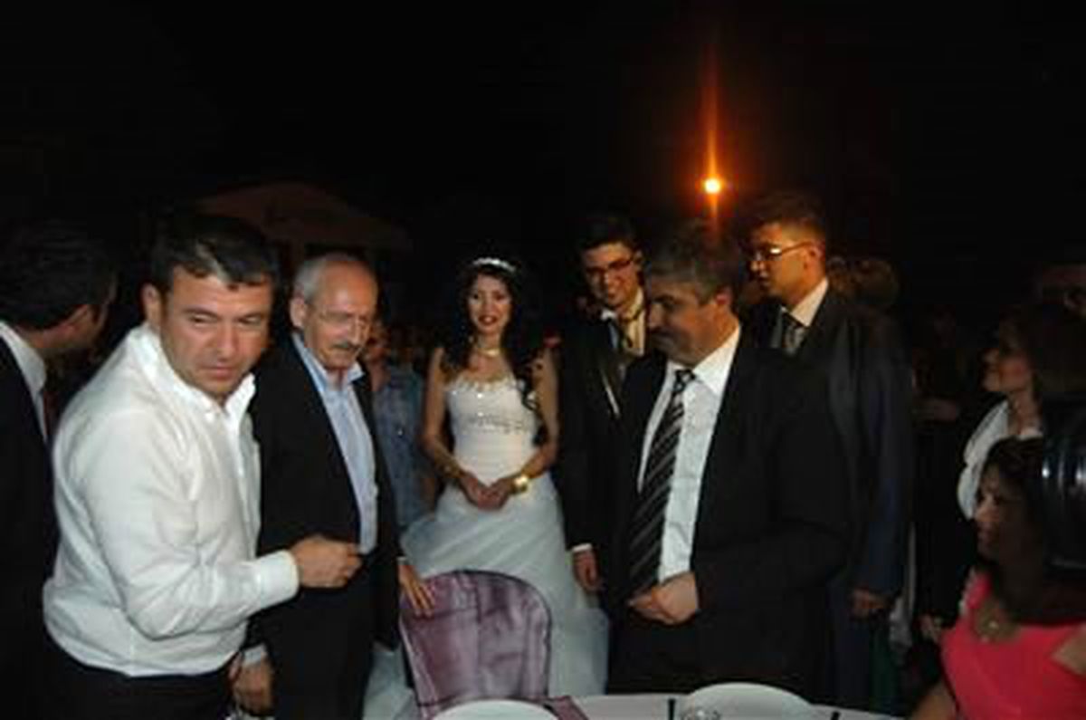 Kılıçdaroğlu 'Küstüm' Türküsünü Dinledi