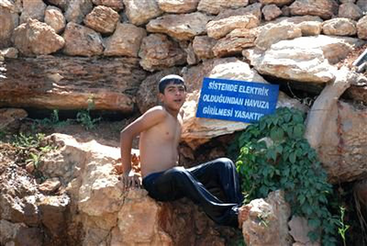 Şelalede Tehlikeli Yüzme
