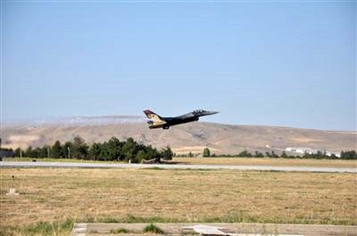 Solo Türk, Afyonkarahisar Semalarında Gösteri Sundu