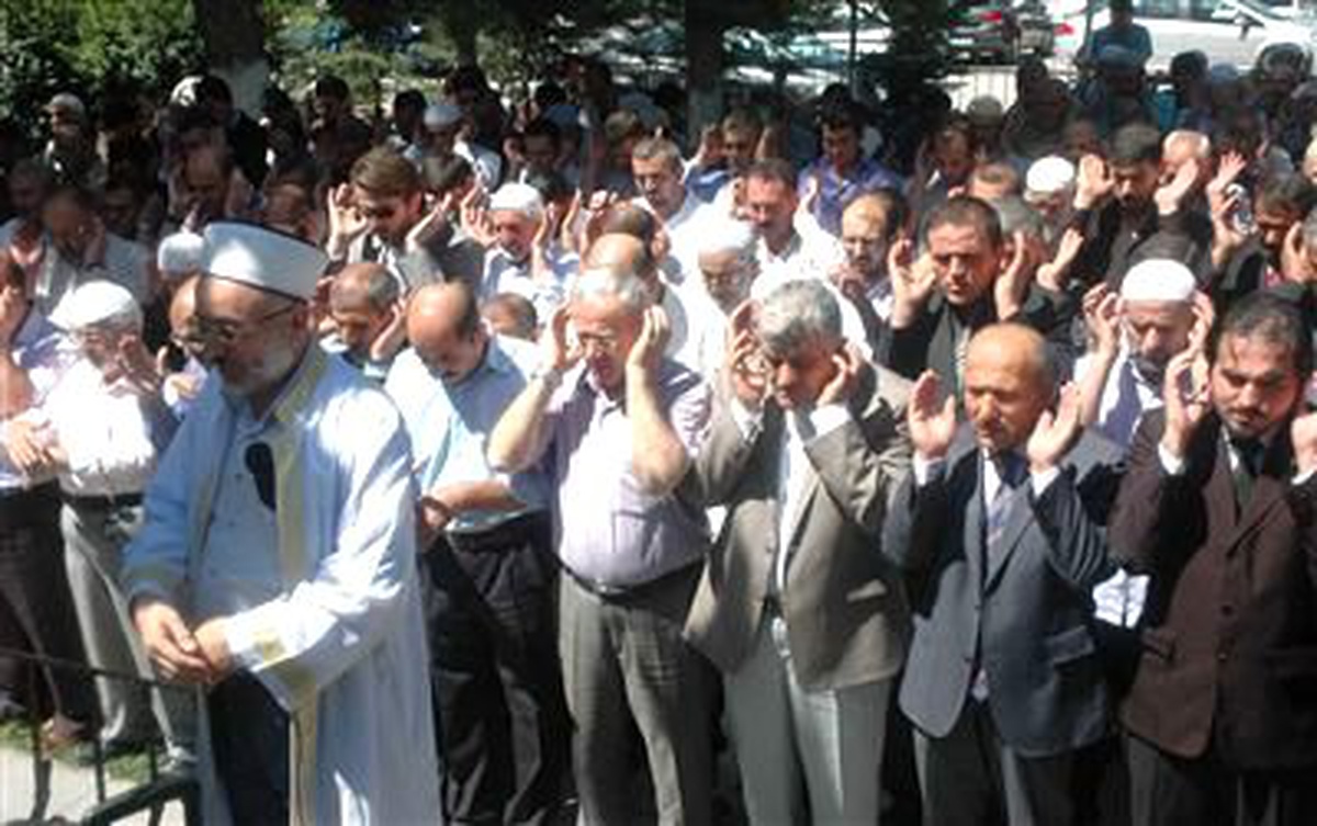 Sp\'den Şehitler İçin Gıyabi Cenaze Namazı