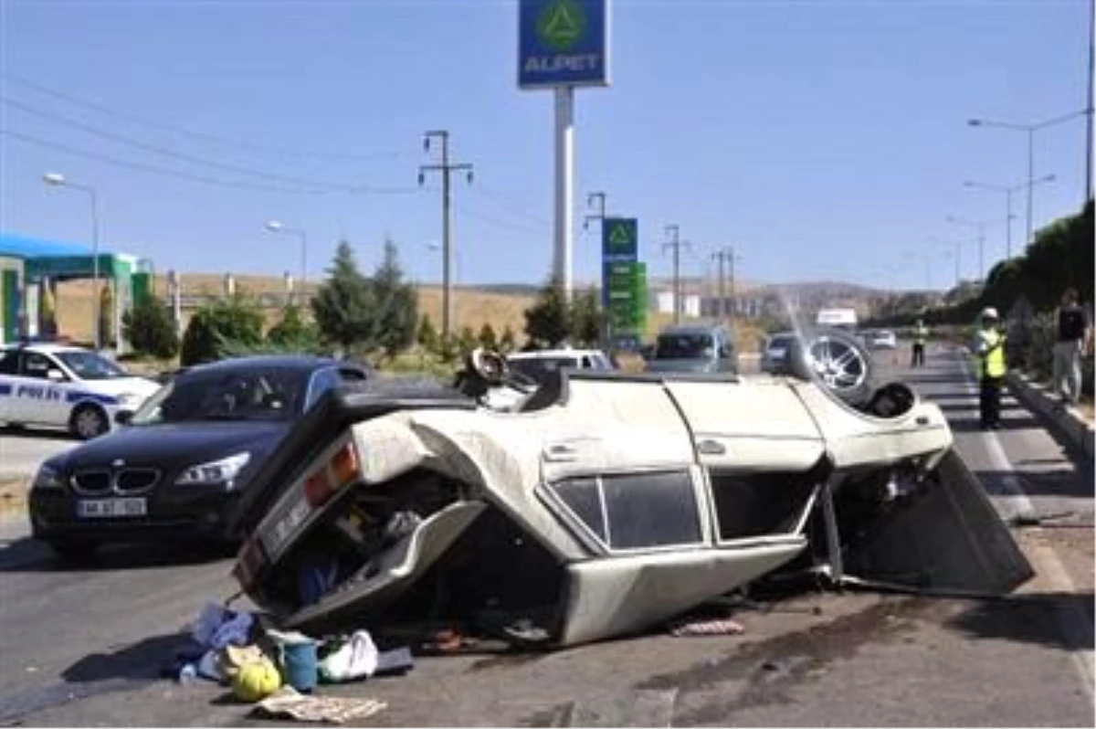 Takla Atan Otomobil Karşı Şeride Düştü; 7 Yaralı