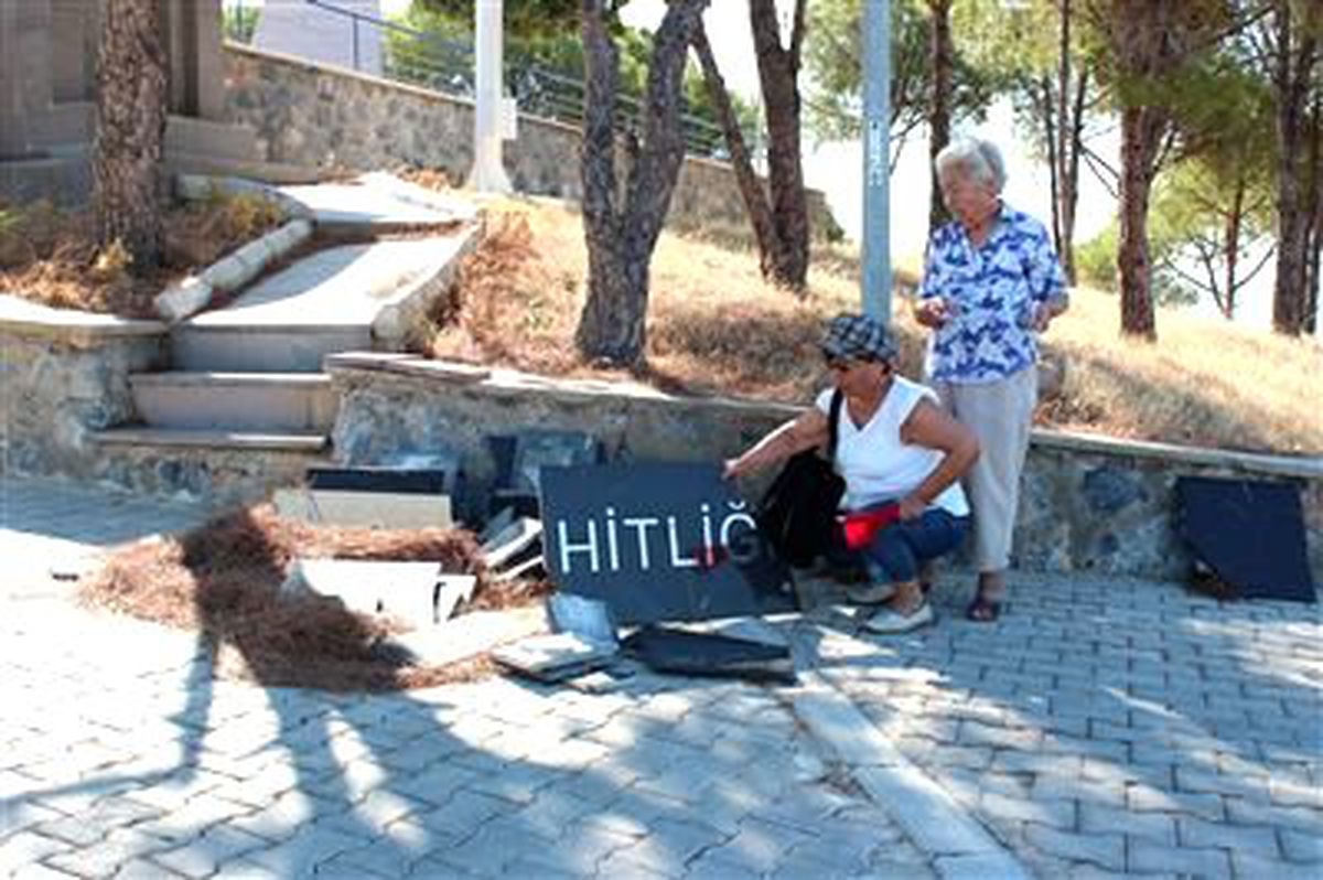 Yıldıztepe Şehitliği Girişi Parçalanmış