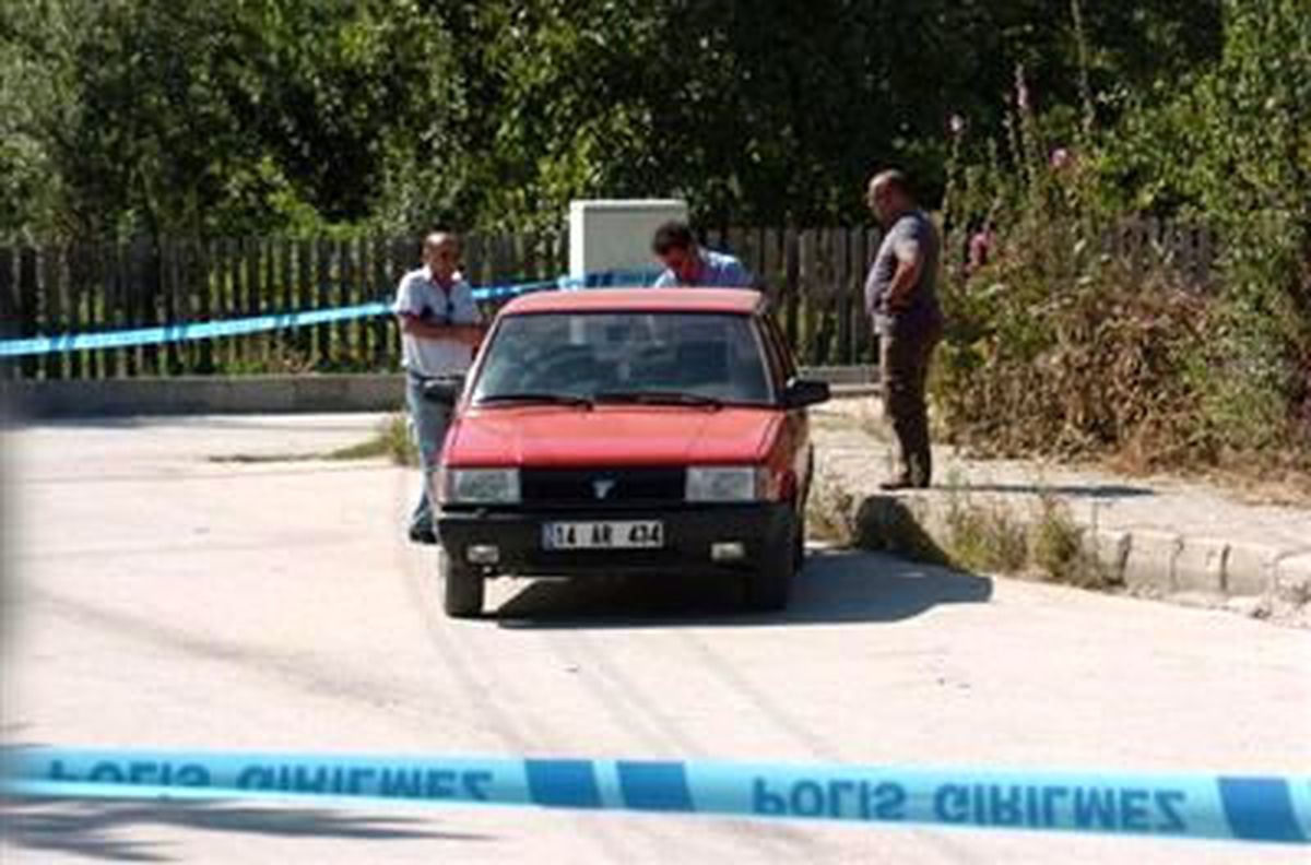 Yol Ortasına Bırakılan Çalıntı Otomobil Polisi Alarma Geçirdi