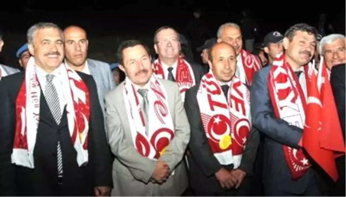 Zafer Haftası, Zafer Yürüyüşüyle Başladı