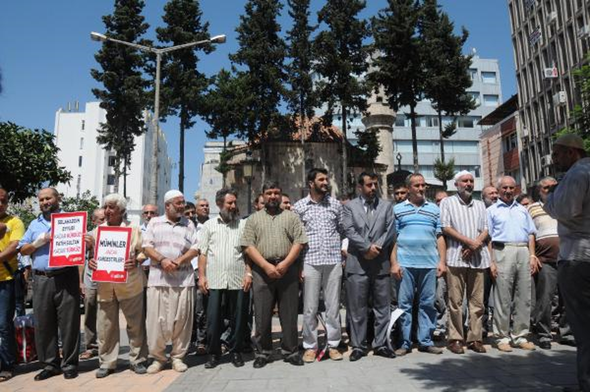 Adana\'da Sp\'lilerden Şehitler İçin Gıyabi Cenaze Namazı