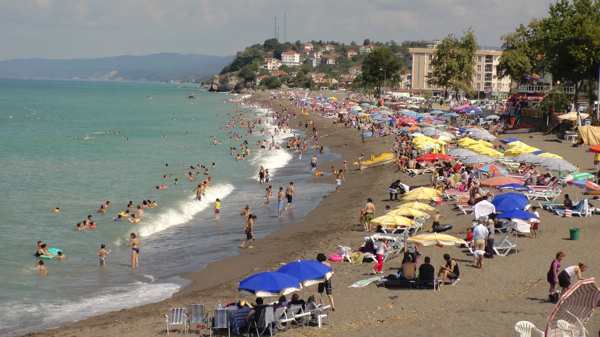 Akçakoca Sahilleri Tıklım Tıklım