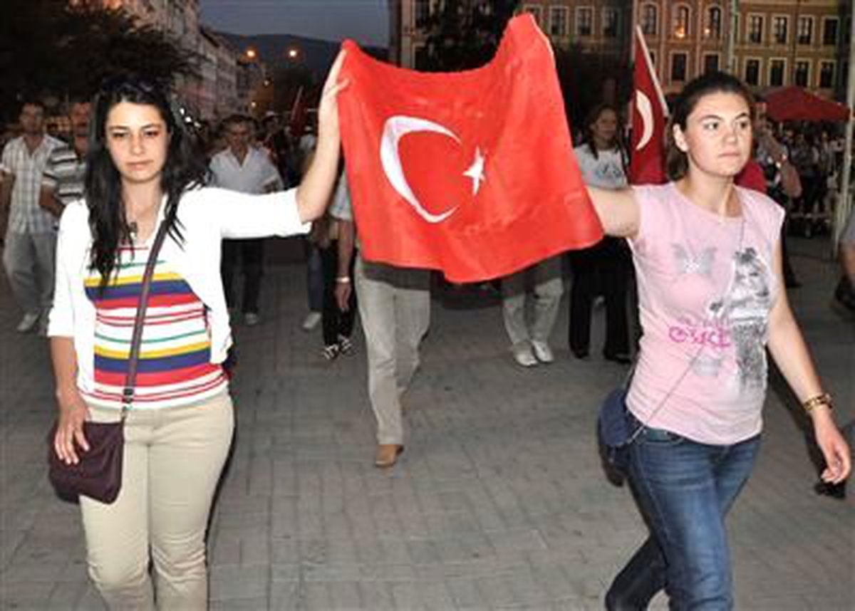 Avcılar\'da Teröre Lanet Yürüyüşü