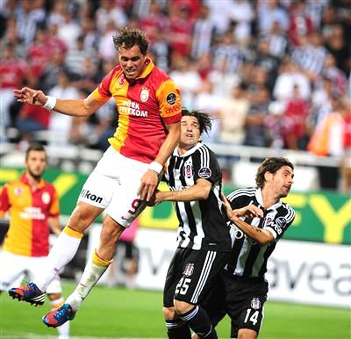 Devler İnönü\'de Yenişemedi