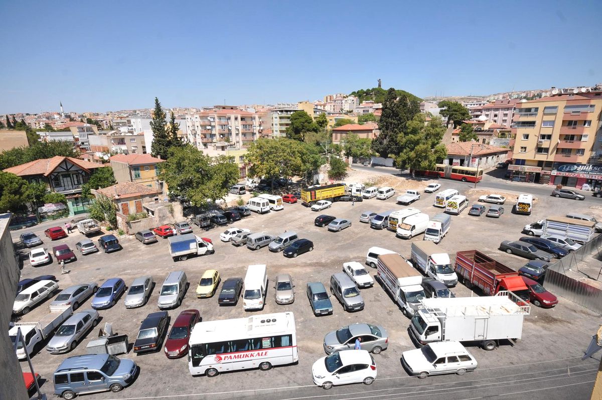 Büyükşehir Belediyesi Buca Kasaplar Meydanı'na El Attı