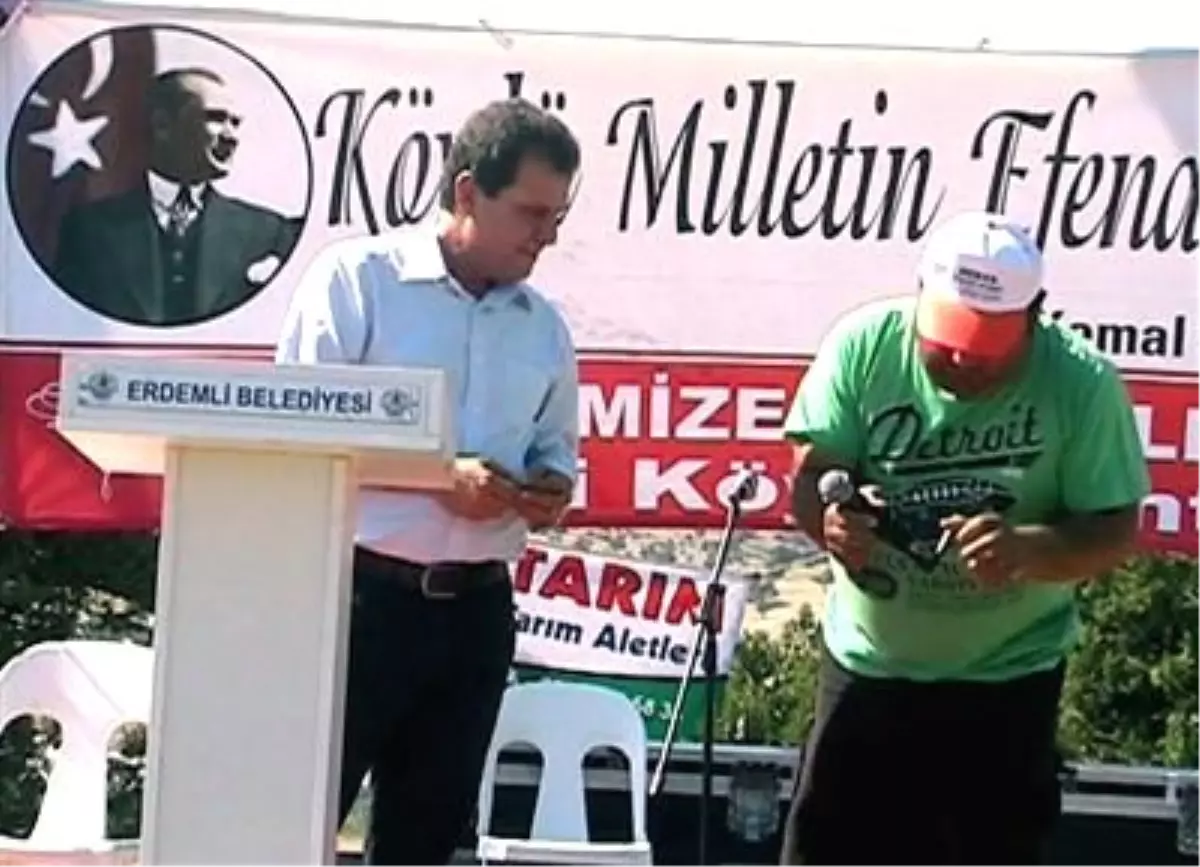 CHP'li Vekil Konuşurken Mikrofonun Pili Bitti