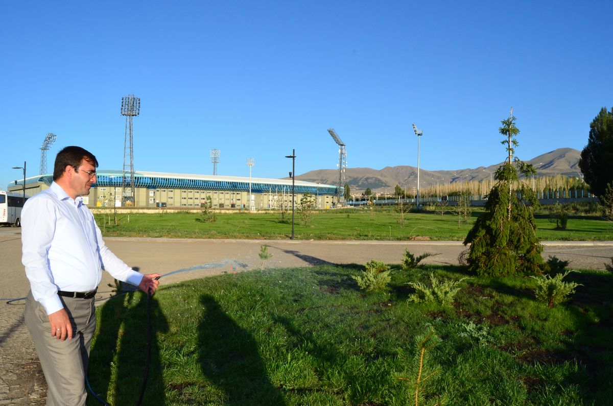 Çintimar Çimleri Suladı