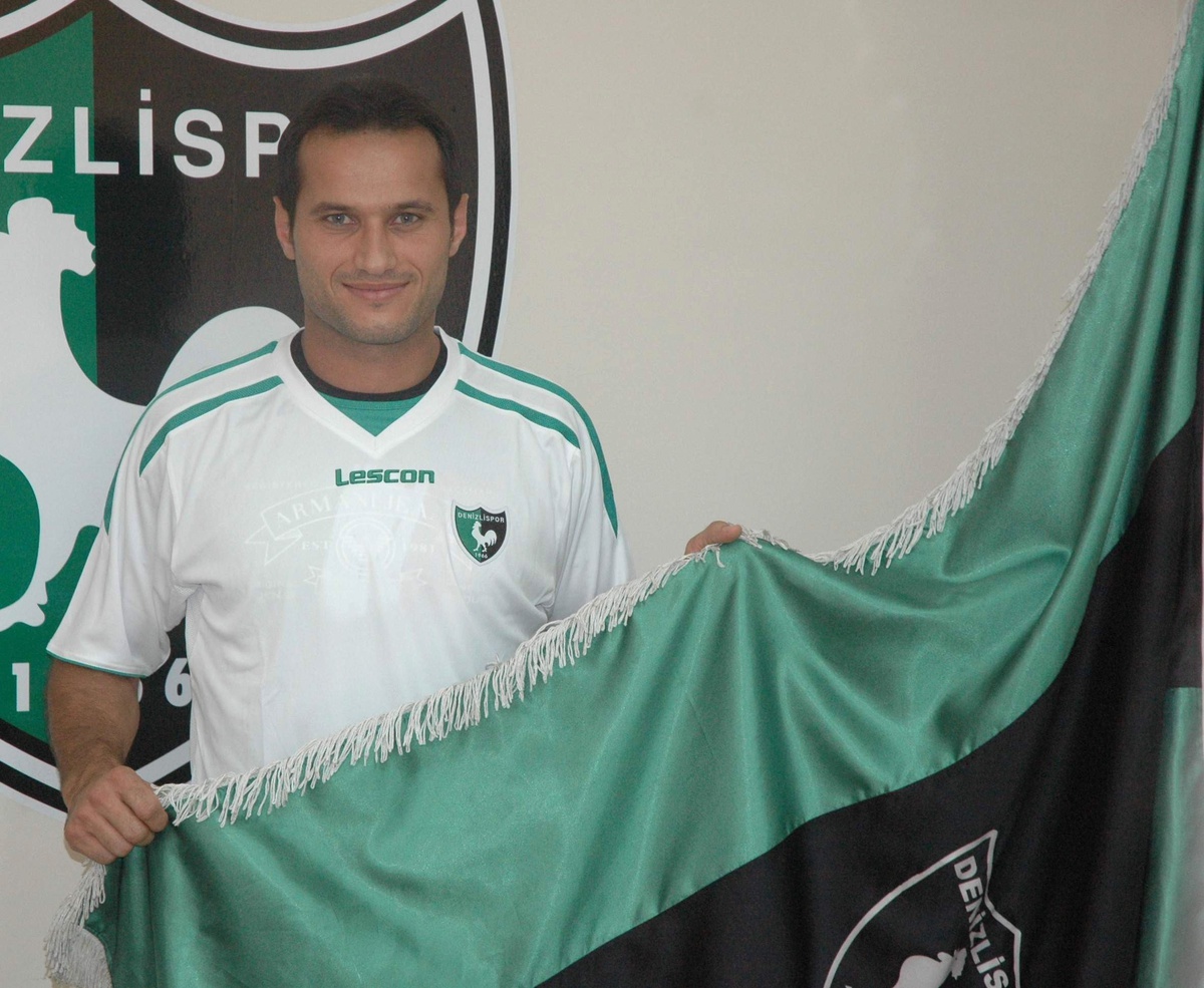 Denizlispor Azeri Malikov\'la Sözleşme İmzaladı
