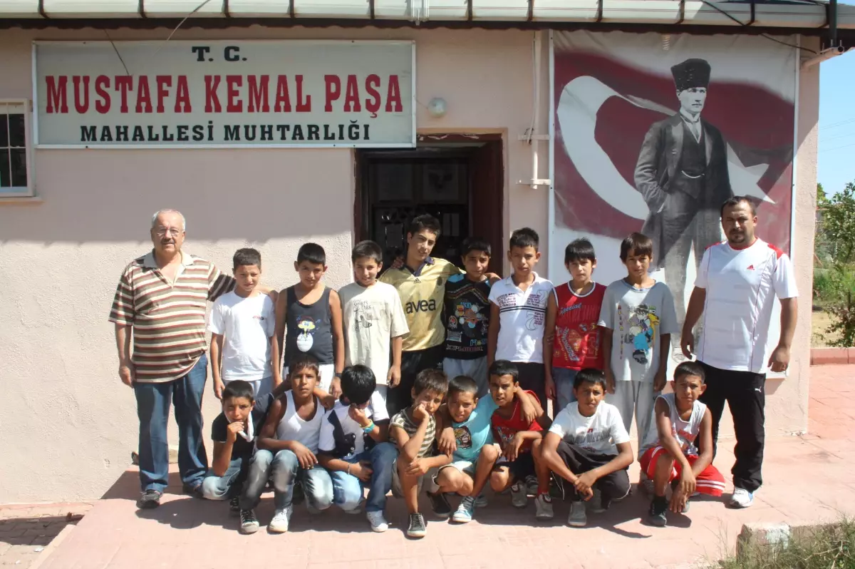 Düşük Gelirli Ailelerin Çocuklarına Futbol Kursu