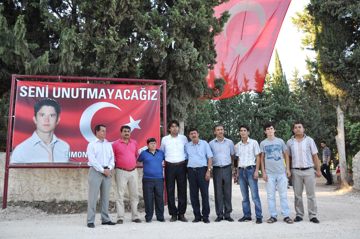 Foça Belediyesi\'nden Mersin\'deki Şehit Ailesine Ziyaret