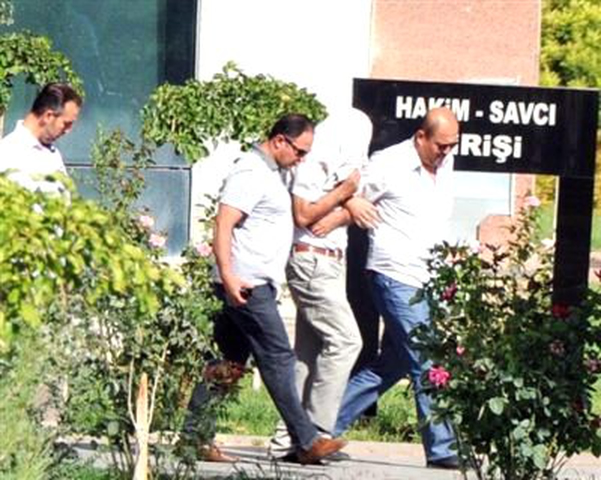 Gaziantep\'teki Patlamaya İlişkin Mersin\'de Gözaltına Alınan ve Öğretmen Olduğu Öğrenilen...