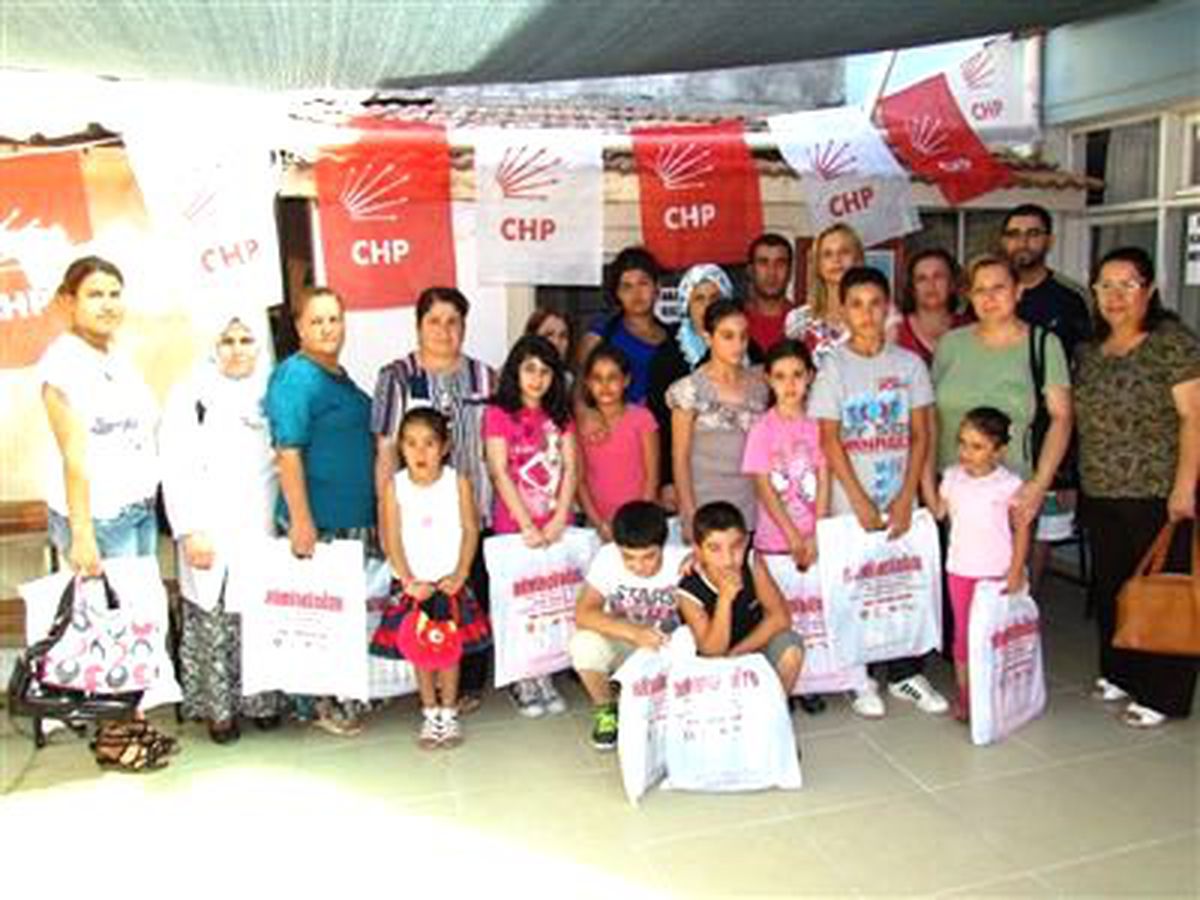 Hayırsever İş Adamından 20 Öğrenciye Kırtasiye Yardımı