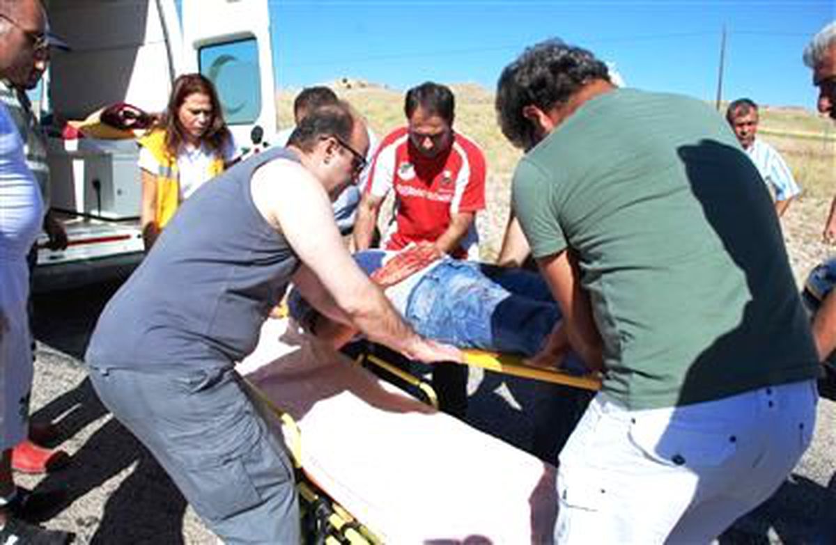 İki Otomobil Çarpıştı: 1 Ölü, 5 Yaralı