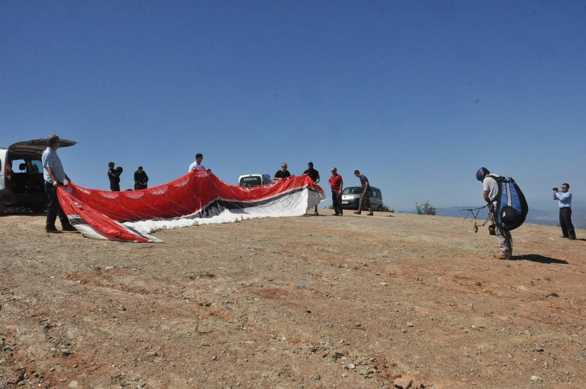 İshavk Üyeleri Kartape\'de Yamaç Paraşütü Yaptı