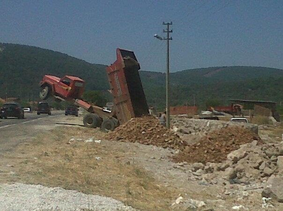 Kamyon Şaha Kalktı