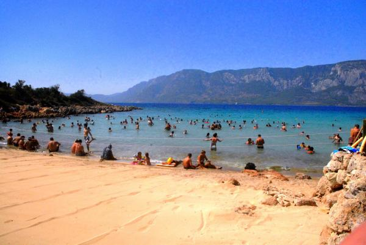 Kleopatra Adası\'nda Tatile Devam
