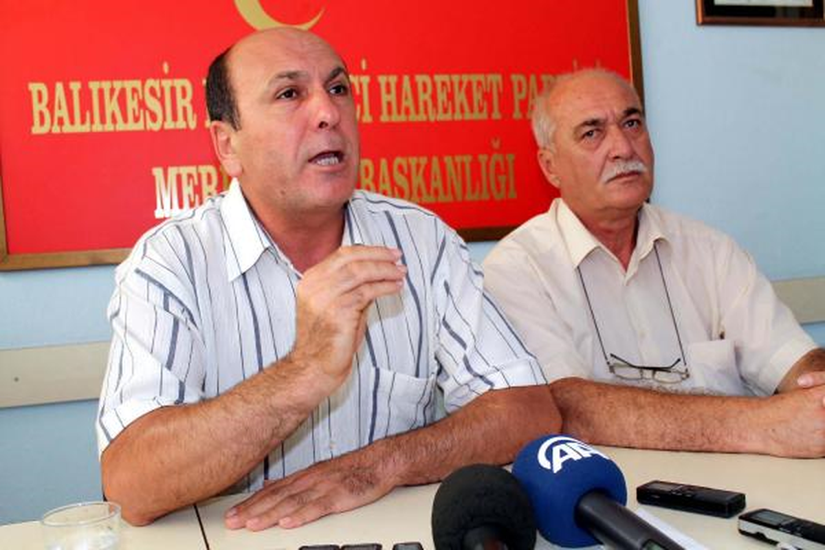 MHP\'li Başkan, Arınç\'ı Eleştirdi, Terim\'i Övdü