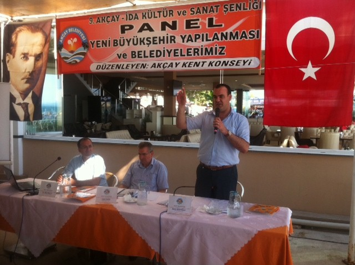 Milletvekili Köprülü Balıkesir\'de Panele Katıldı