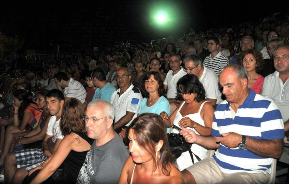 Müjdat Gezen \'Aptal\' ile Kırdı Geçirdi