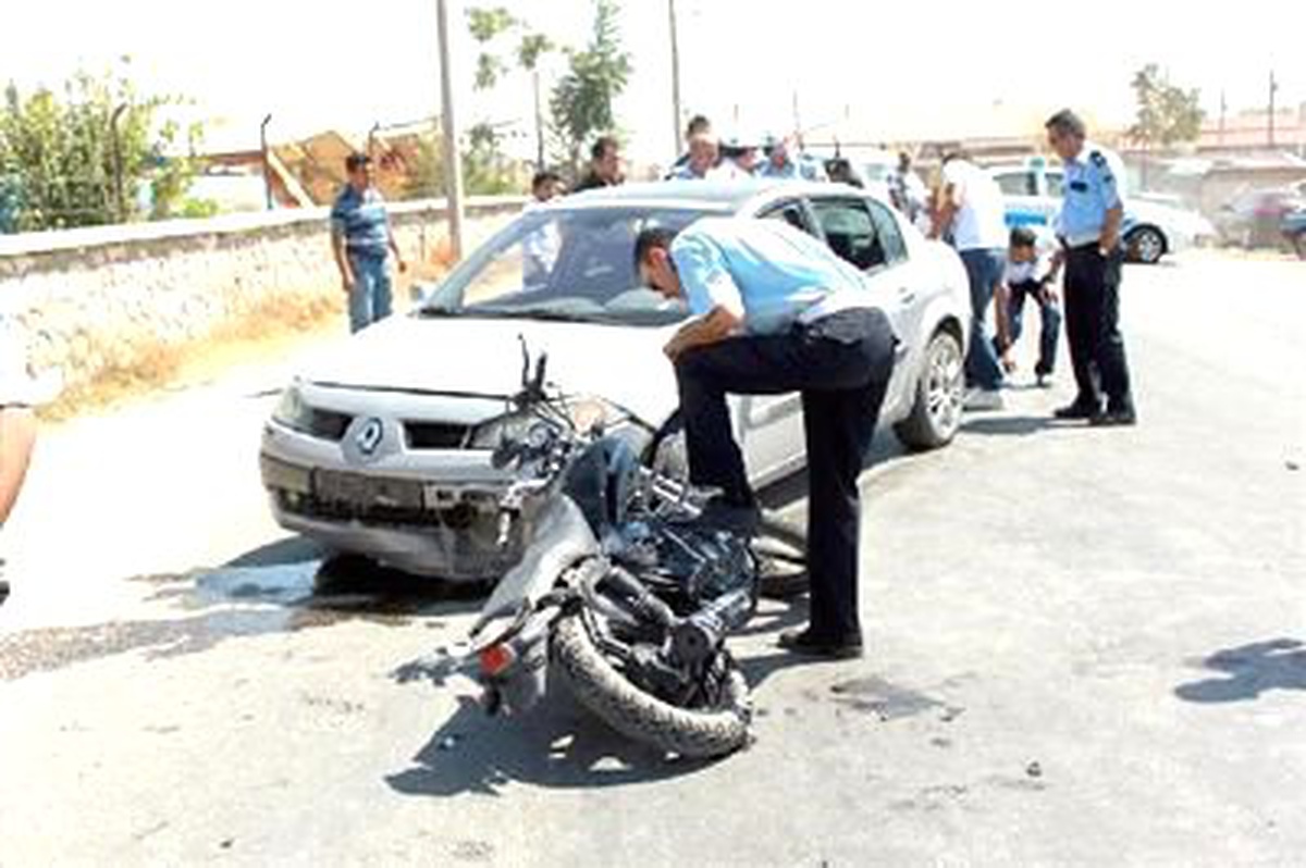 Otomobil ile Çarpışan Motosikletin Sürücüsü Öldü