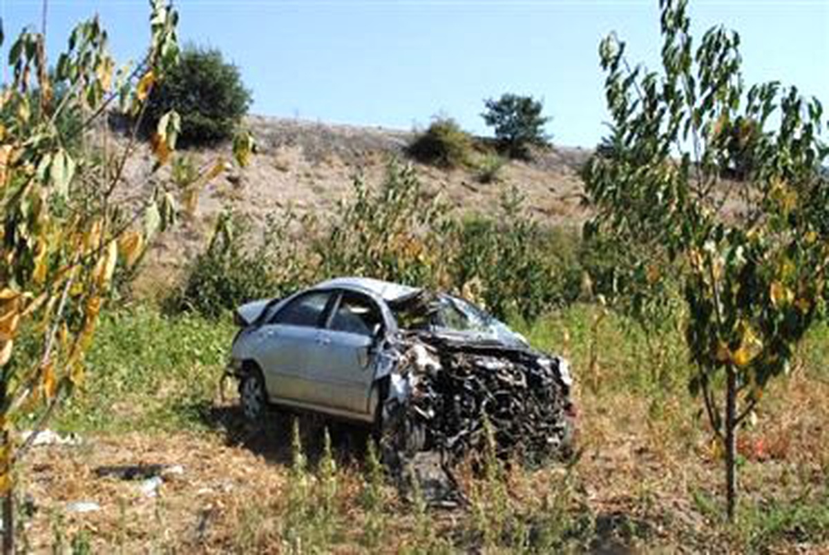 Otomobil Tarlaya Uçtu: 1 Ölü, 3 Yaralı