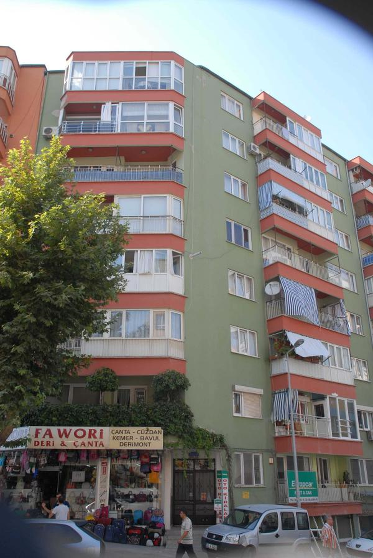 Polisten Kaçarken Mahsur Kaldı, İtfaiye Kurtardı