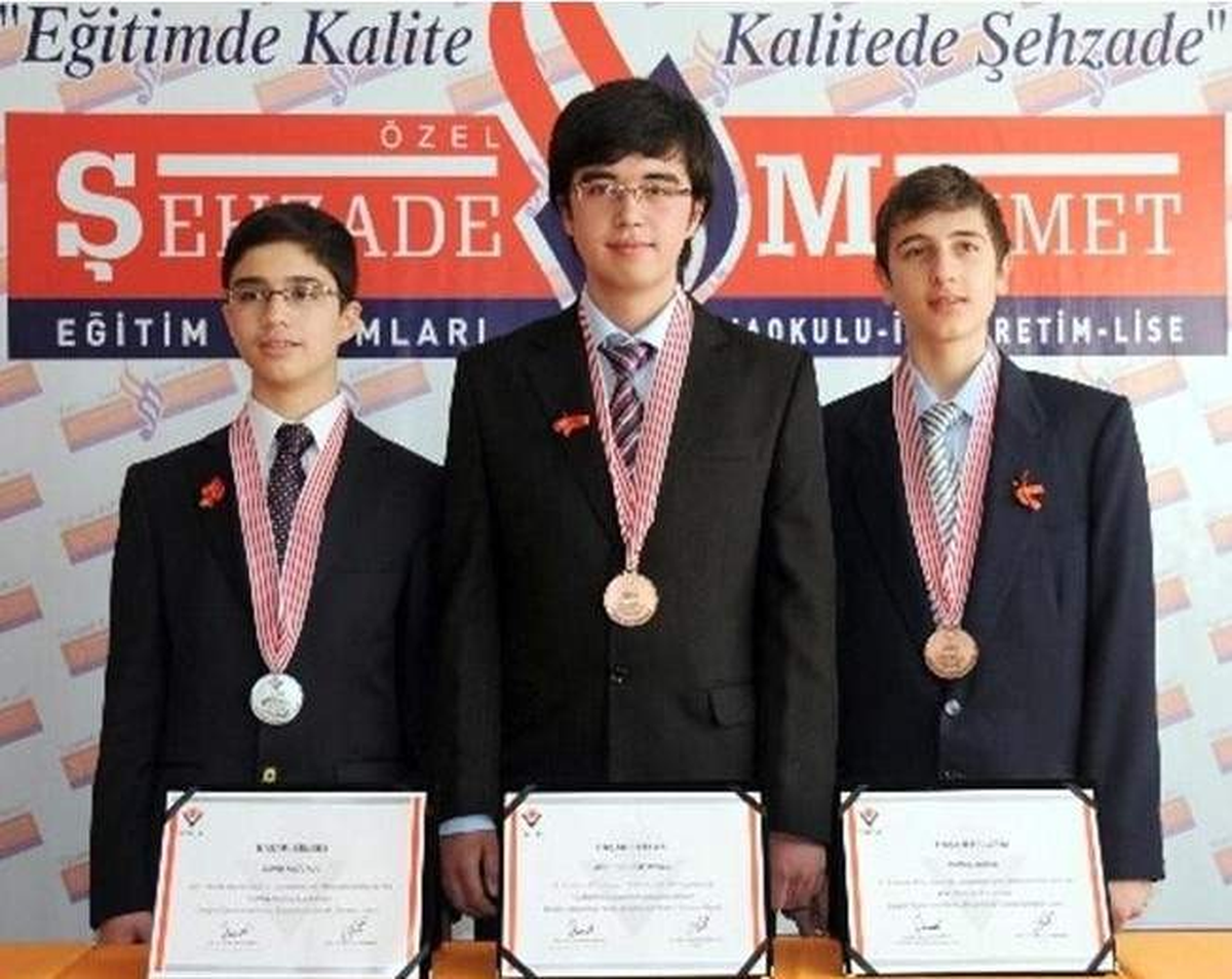 Şehzade Mehmet Eğitim Kurumları Sbs\'de Manisa Birincisi Oldu