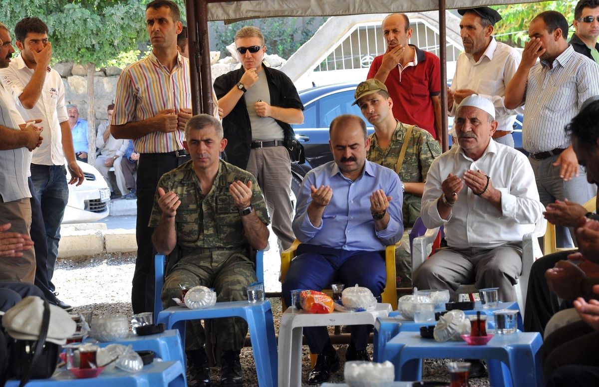 Vali Aydın\'dan Kazada Ölenlerin Ailelerine Ziyaret