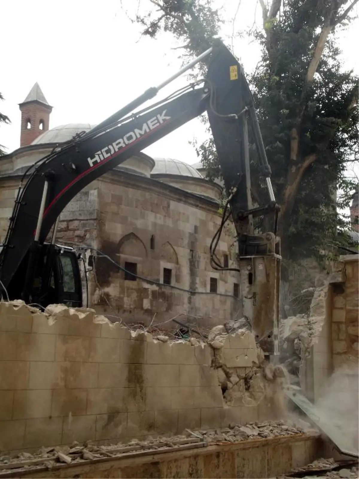 Vali Duruer, \'Tarihe Uymuyor\' Deyip Yıktırdı