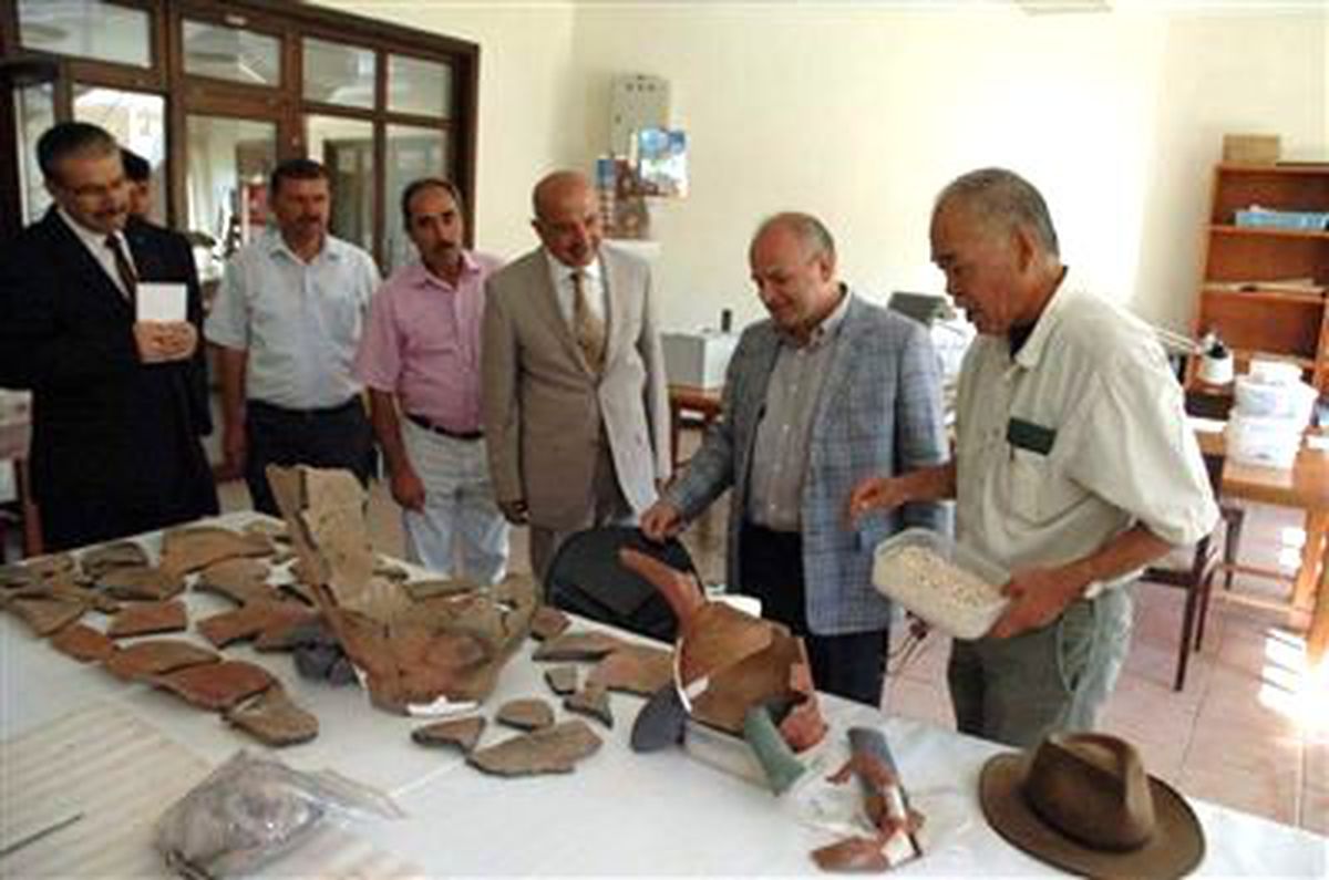 Vali Özdemir Çakacak Kalehöyük Müzesinde İncelemelerde Bulundu