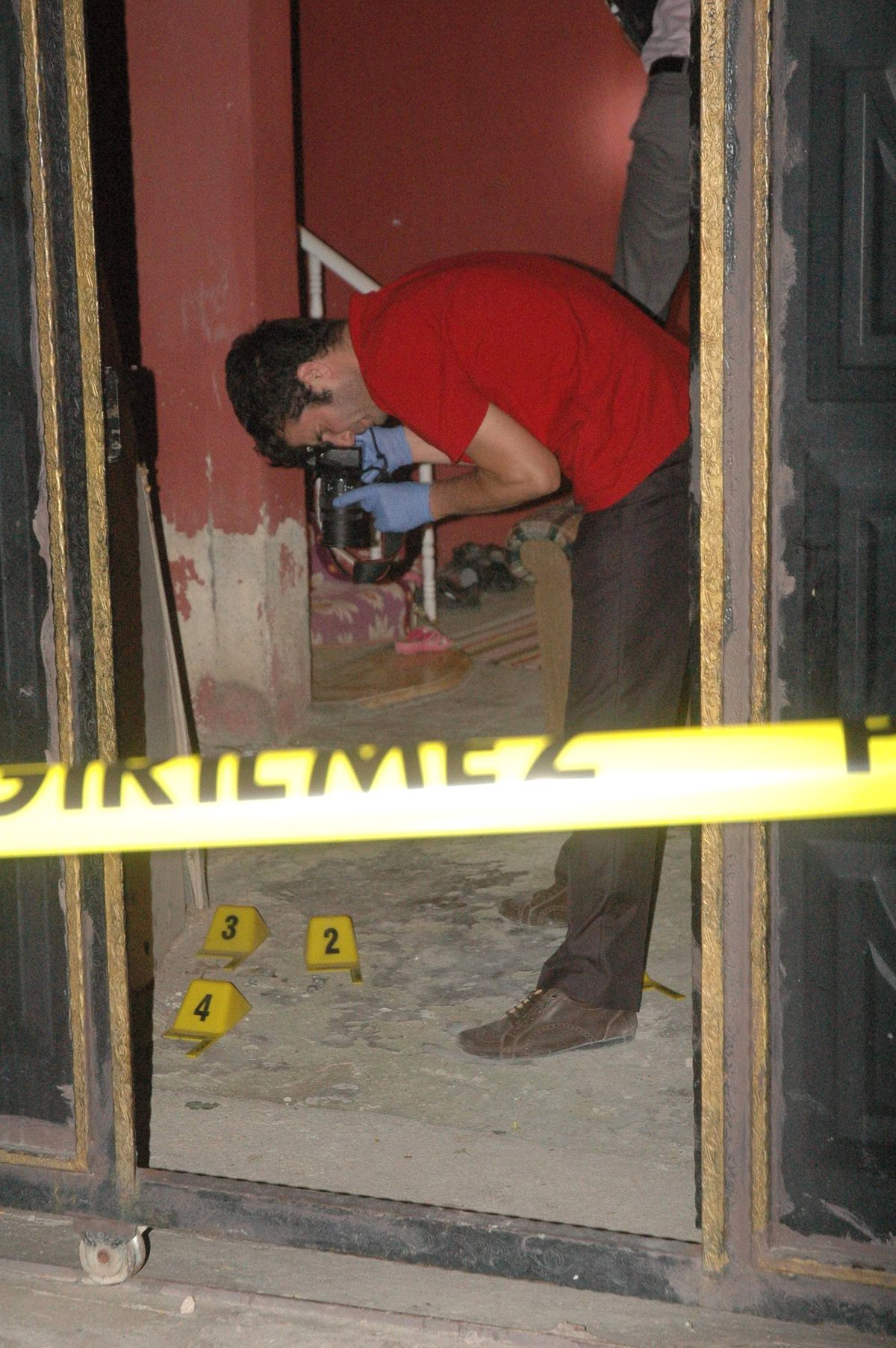 Van\'da Bir Eve Ses Bombası Atıldı