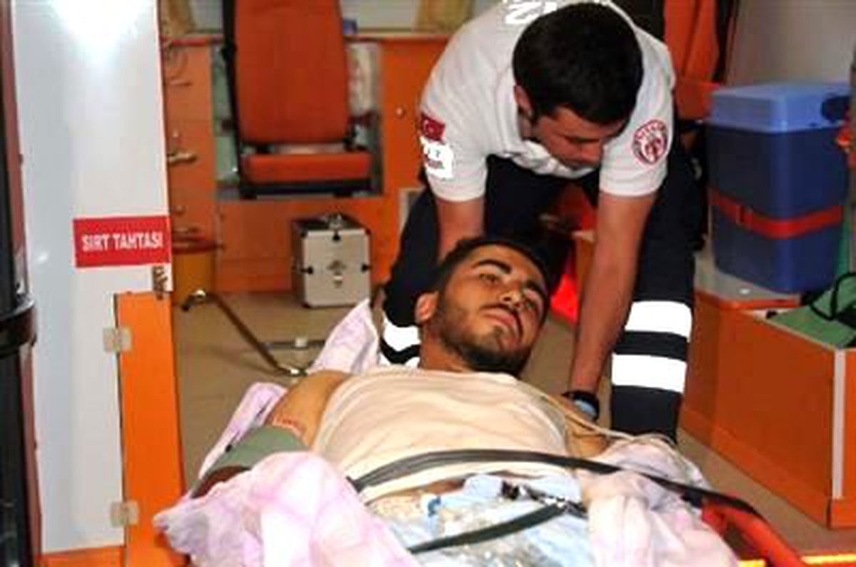 Yaralı Genç, Jandarma Helikopteriyle Hastaneye Yetiştirildi