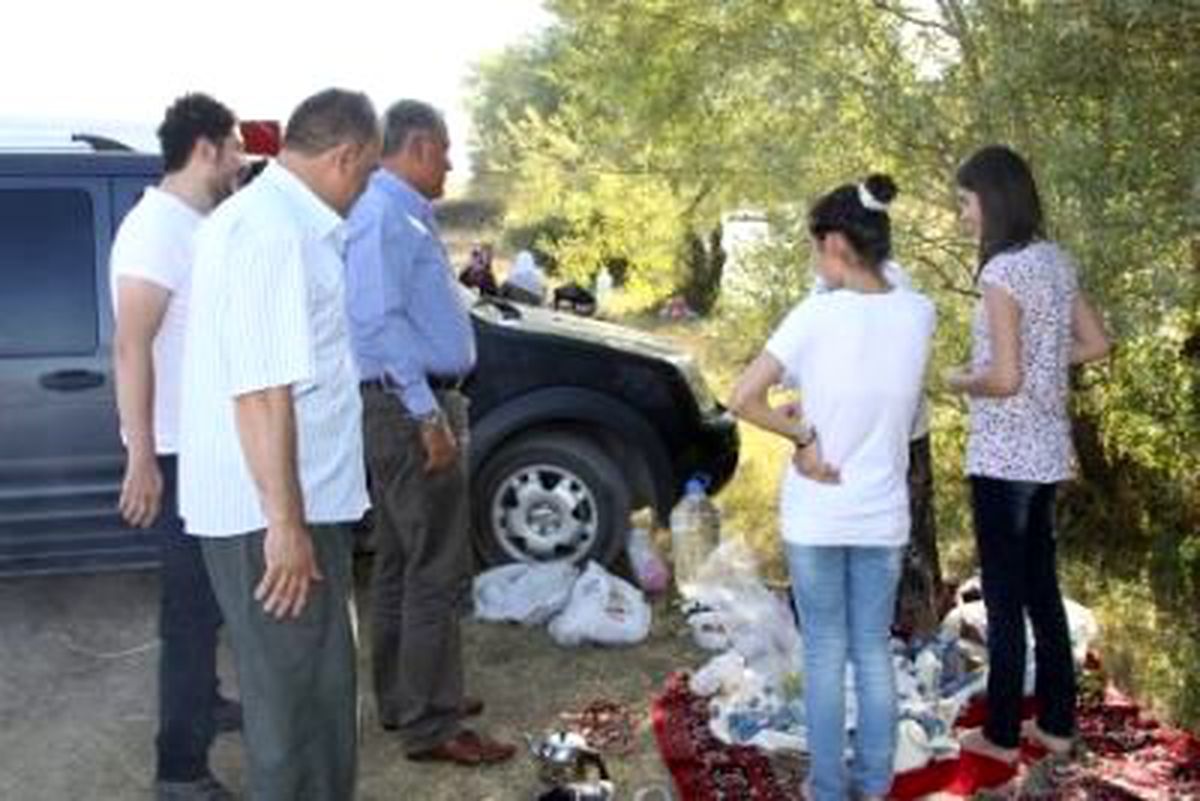 Ağrılılar Baraj Suyunda Serinliyor