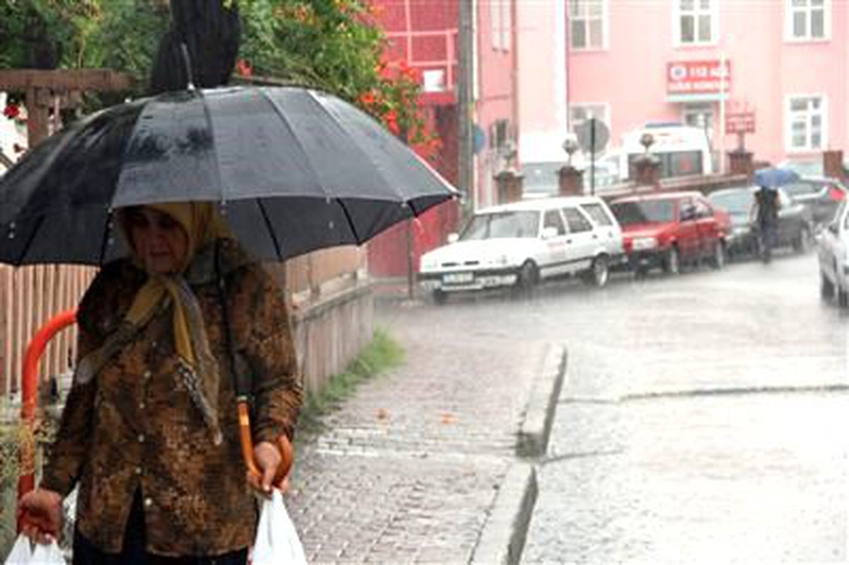 Bartın\'da Sağanak Yağış Etkili Oluyor
