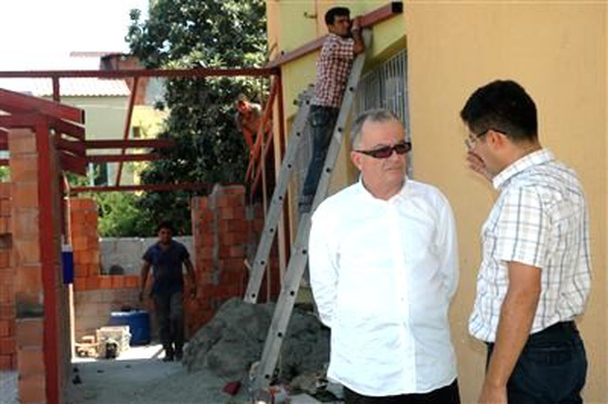 Bayraktaroğlu, Mezun Olduğu Liseyi Ziyaret Ettii