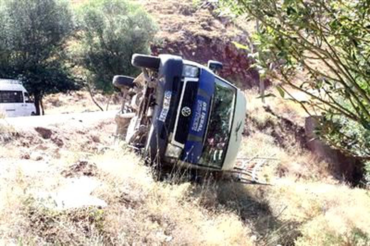 Çelikhan\'da Minibüs Devrildi: 10 Yaralı